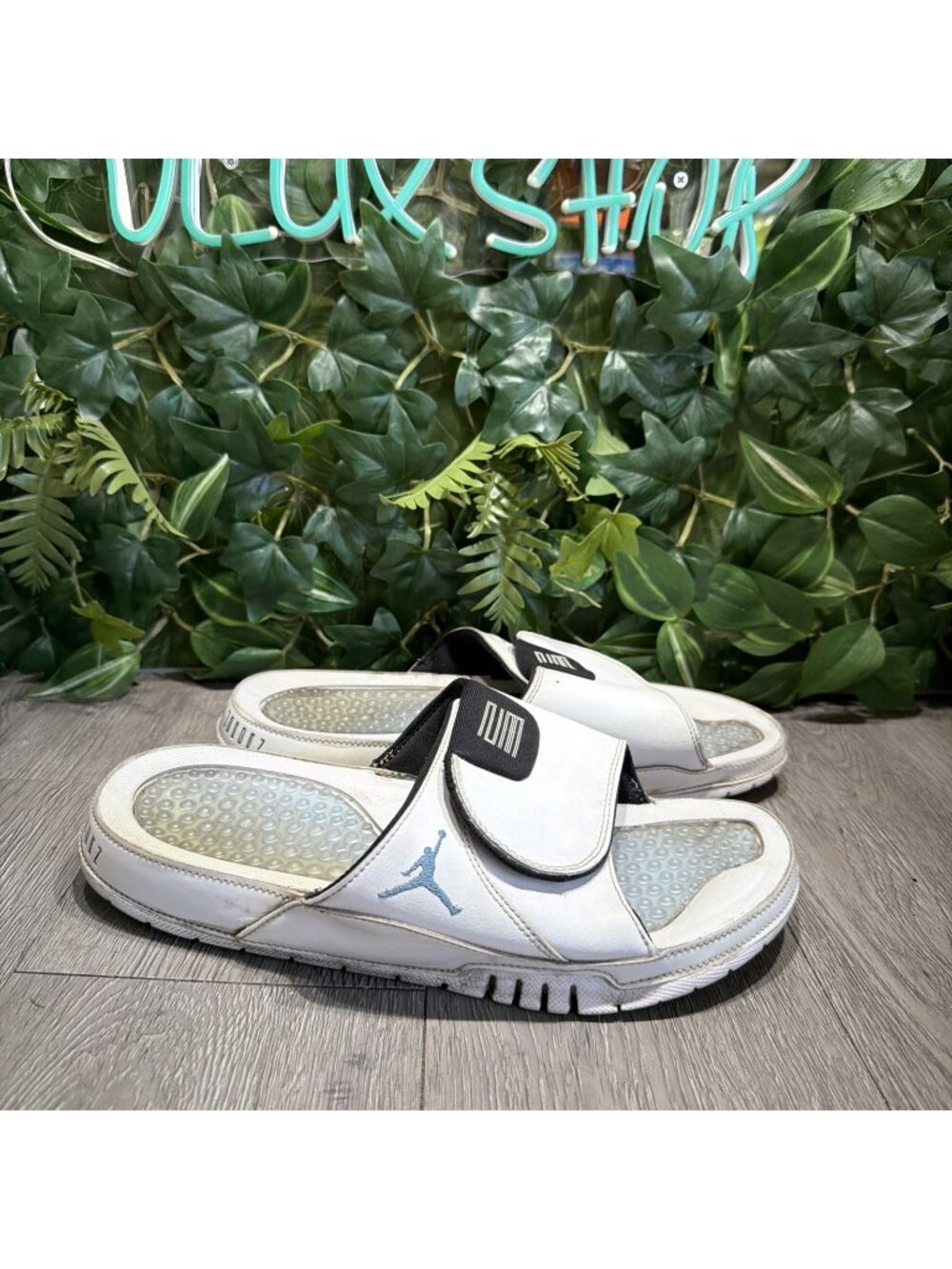 Nike Mens Jordan Hydro Retro XI Slides Sandal Size 11 White Blue NEEDS REPAIR